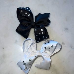 Black and white cute little bows 🤍🖤